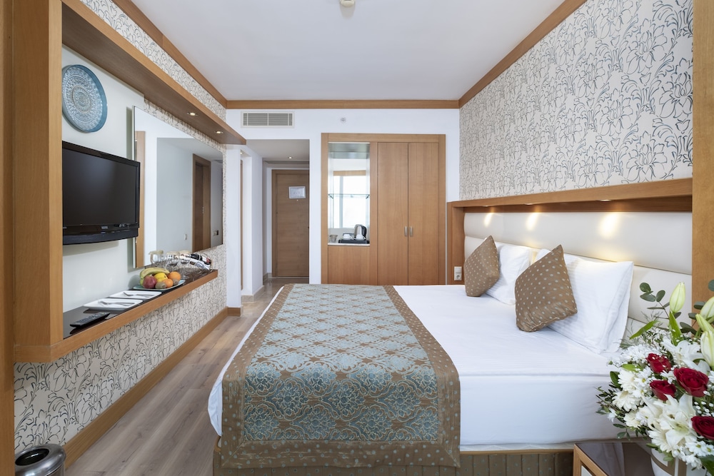 Delta Hotels by Marriott Antalya Lara - Adult Only 18 Plus 15/33