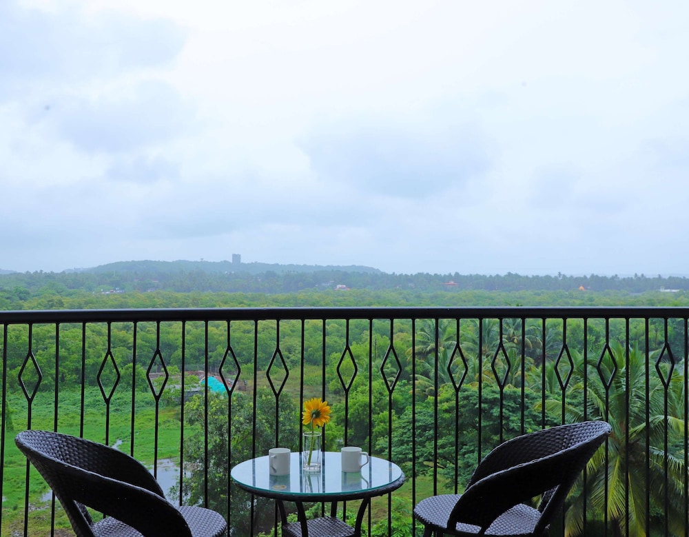 Golden Tulip Candolim Goa 72/77