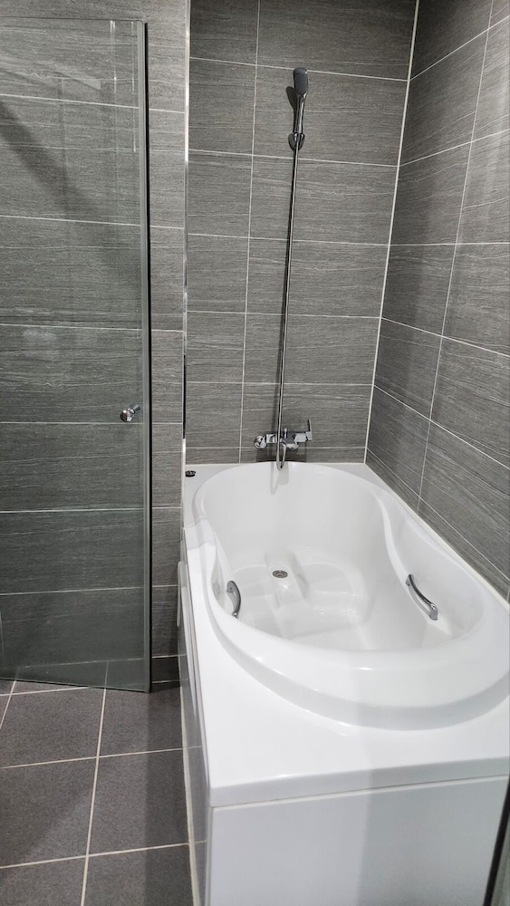 Yongin Central Co'op Hotel 39/44