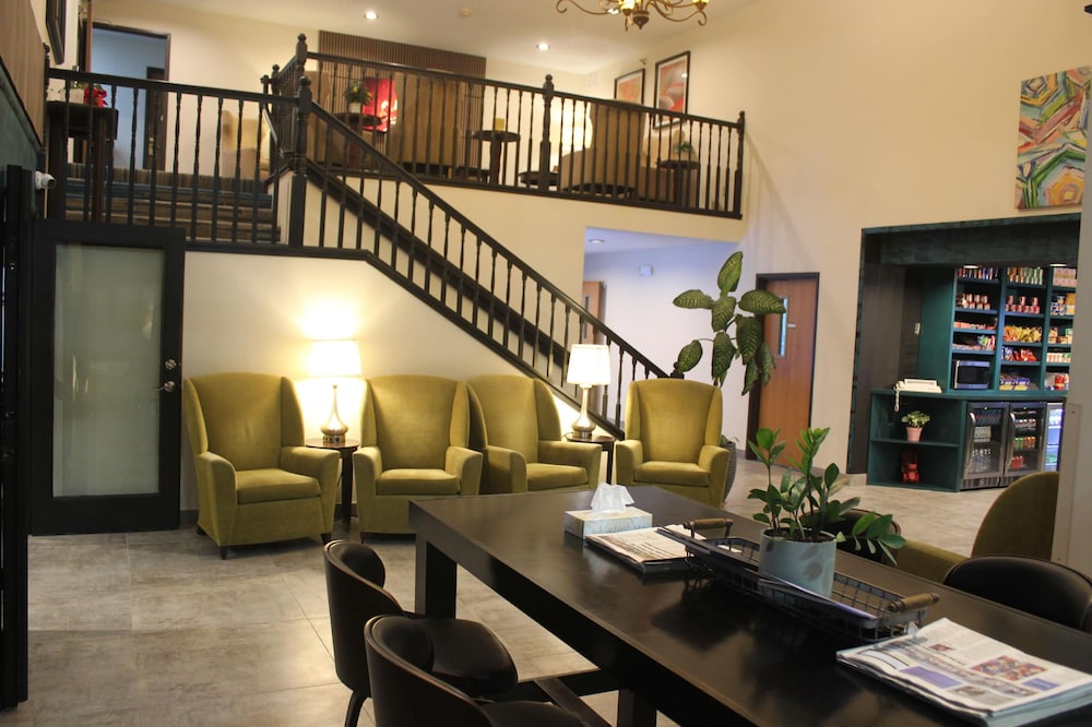 Alliance Hotel & Suites, a Howard Johnson by Wyndham 40/58