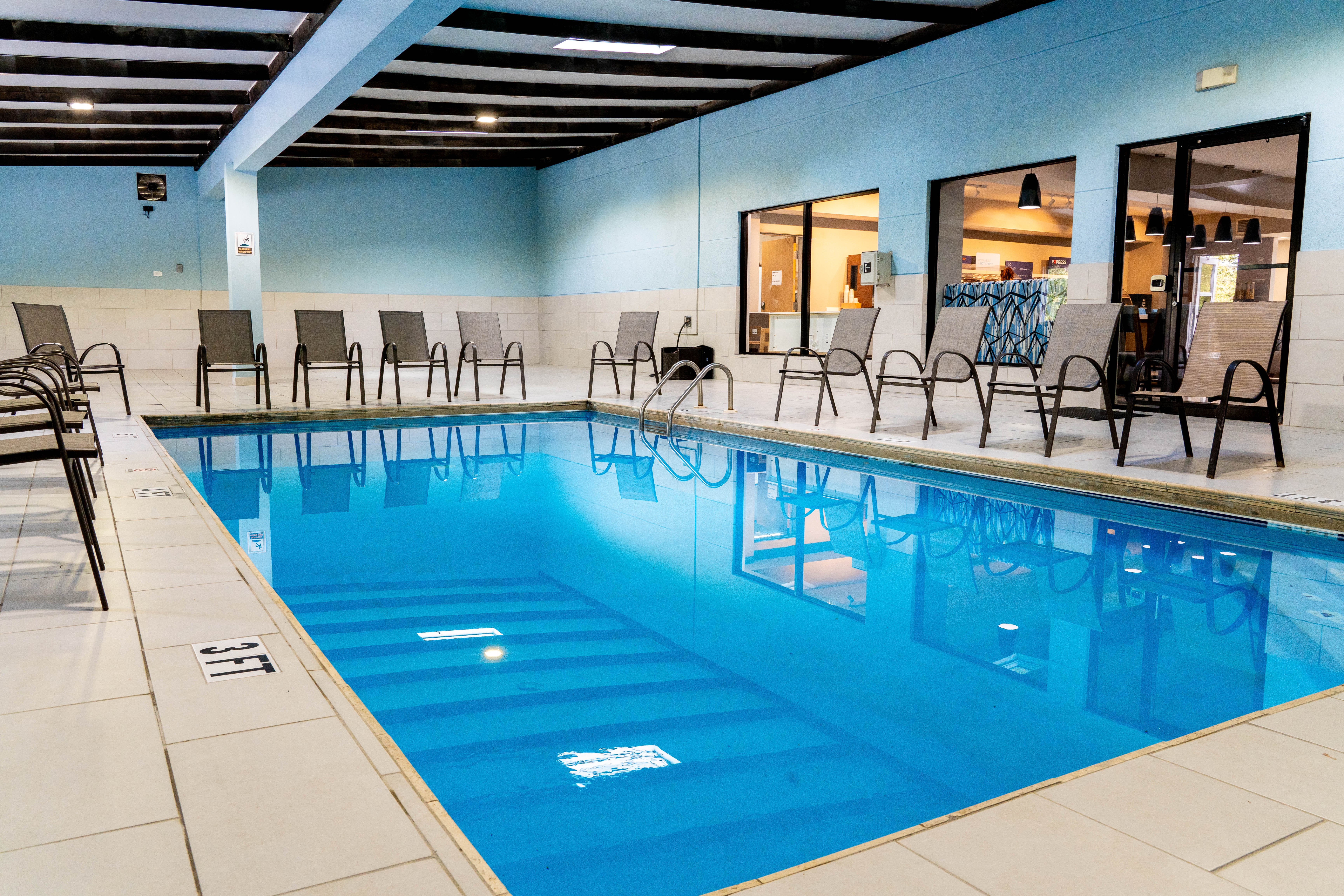Holiday Inn Express Suites Hiawassee 35/57
