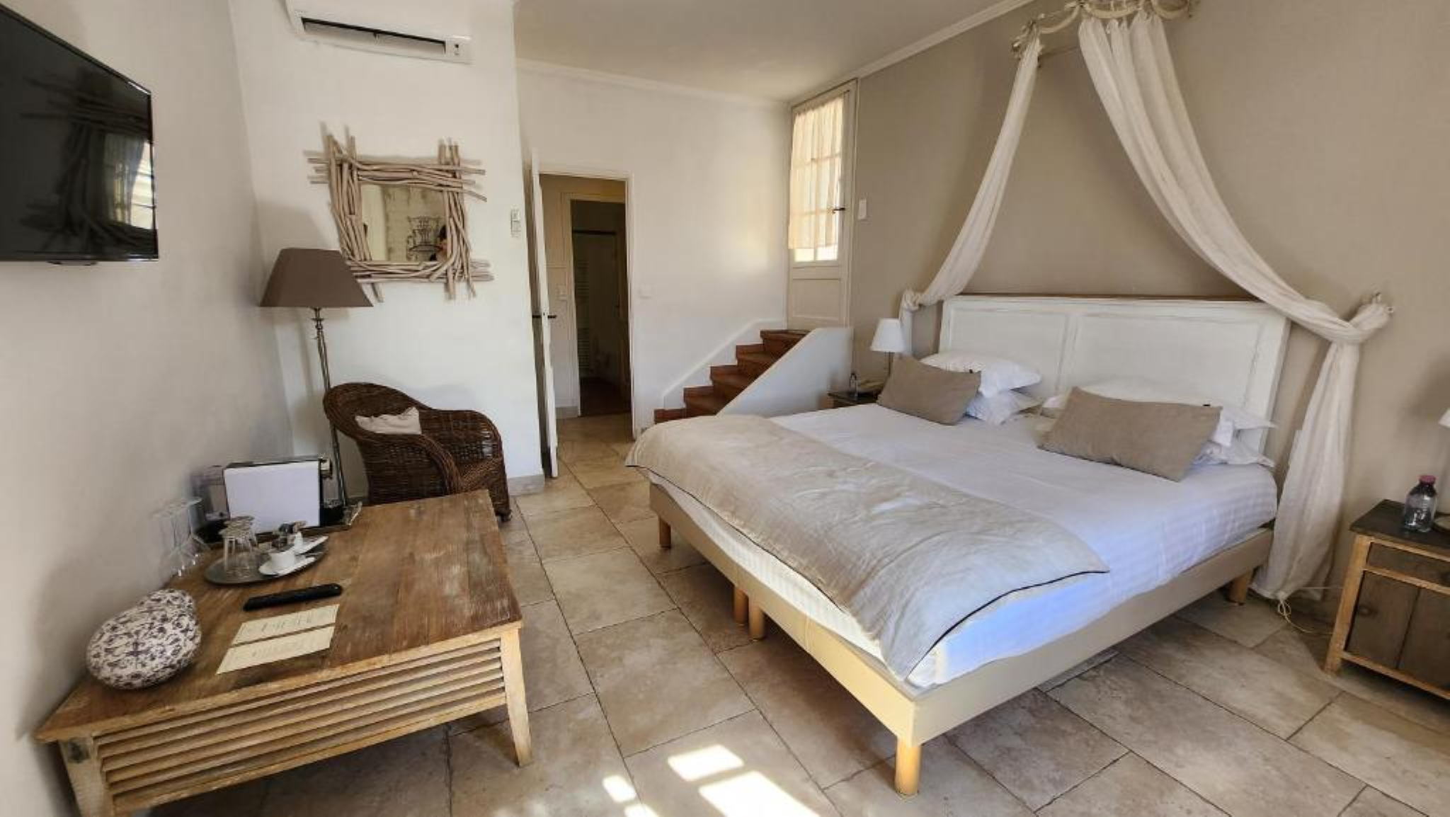 Deluxe, Double Bed