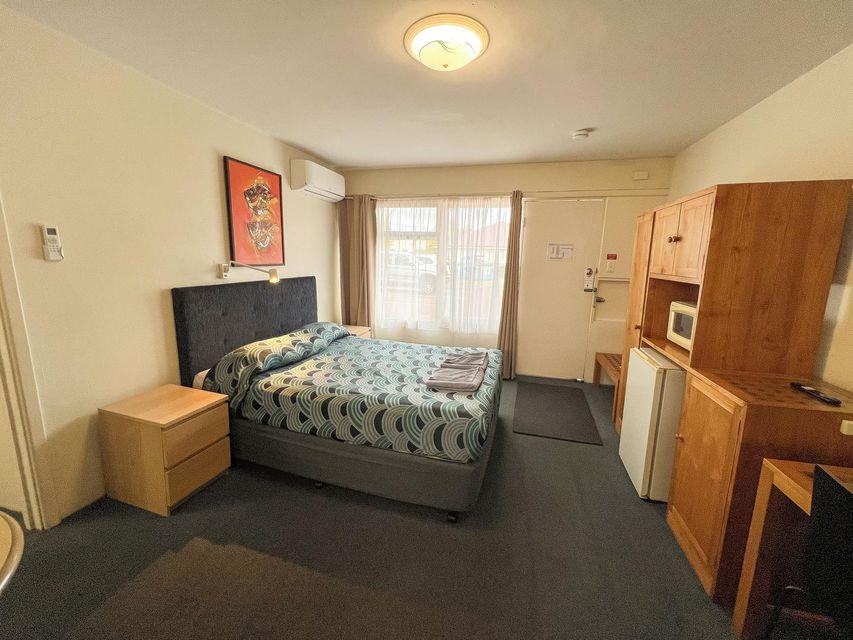 Motel, Twin Beds, Queen Bed