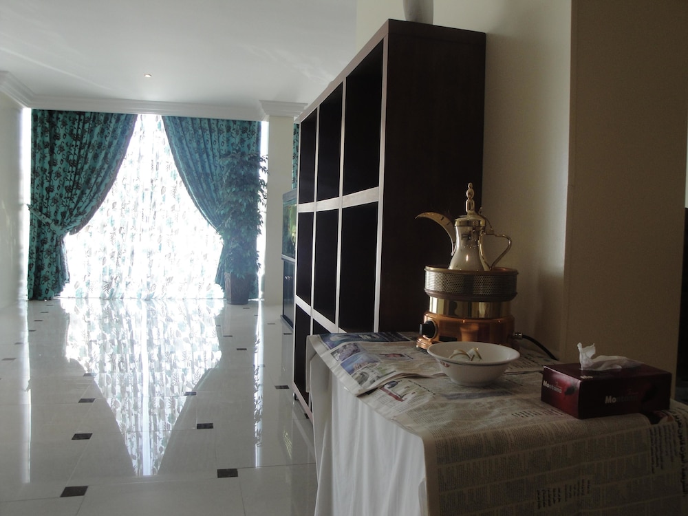Marina Royal Hotel Suite 21/21