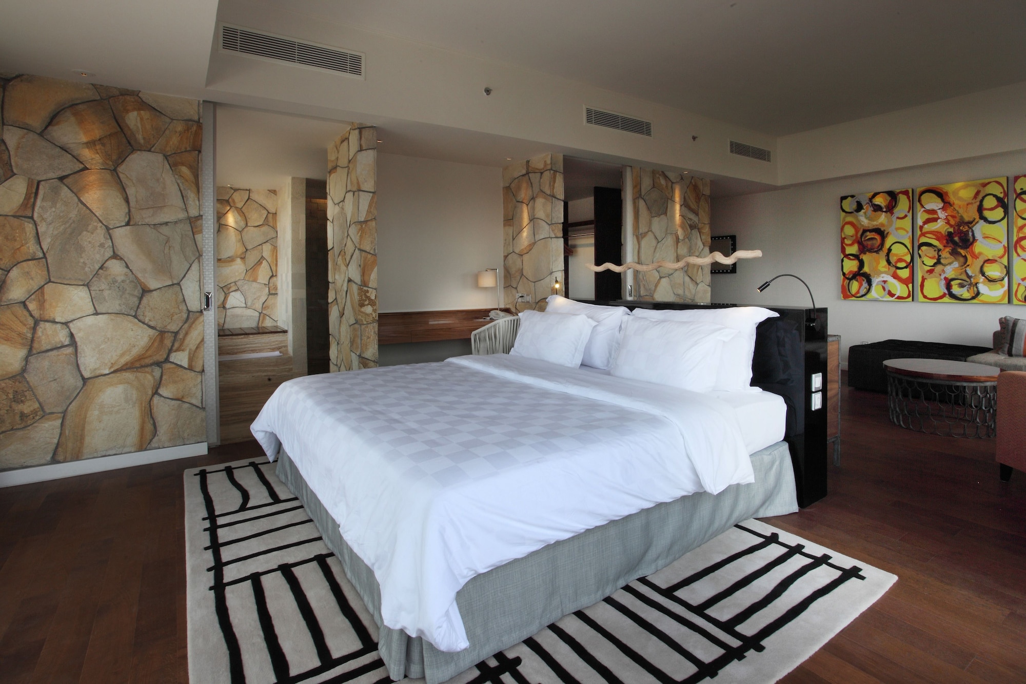 TSTONE, SUITE, JETTED TUB