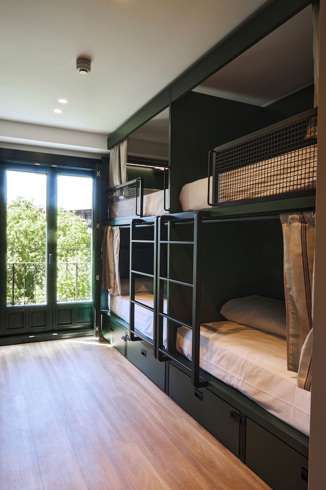 MIXED DORM, 6 BEDS