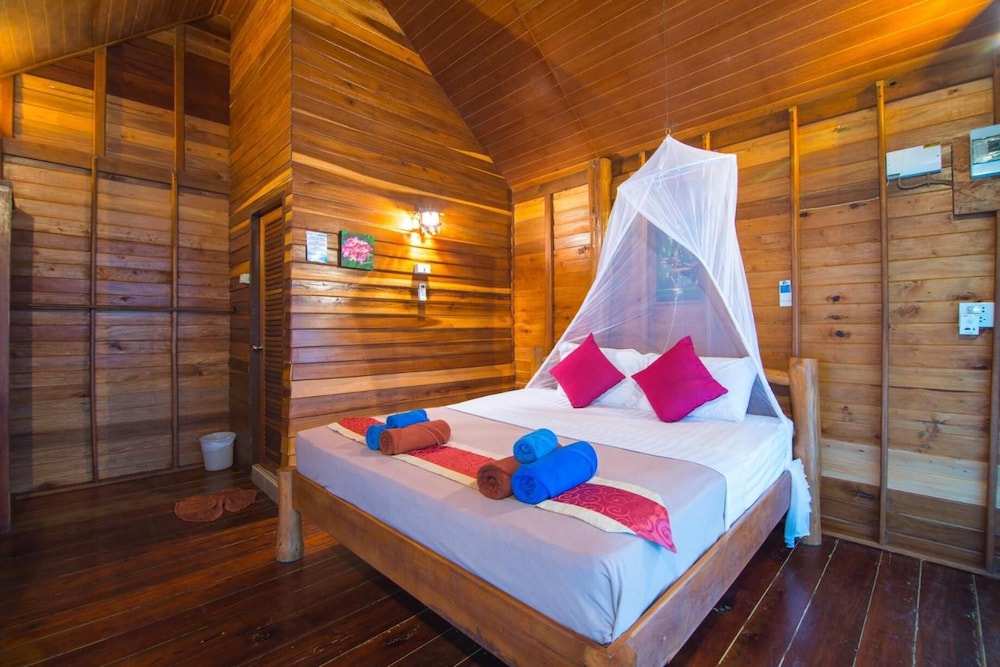 Thiw Son Beach Resort 30/70