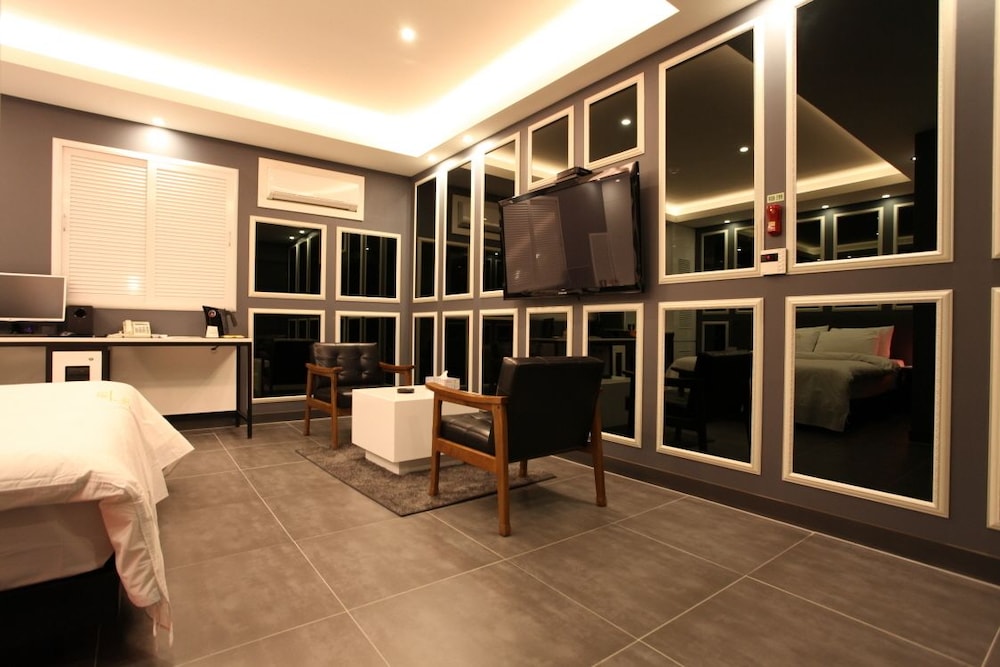 S-Petite Hotel 29/30