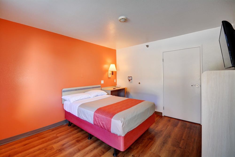 Motel6 Windsor Locks, CT - Hartford 32/66