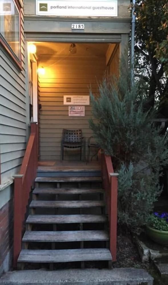 Portland International Guesthouse 2/50