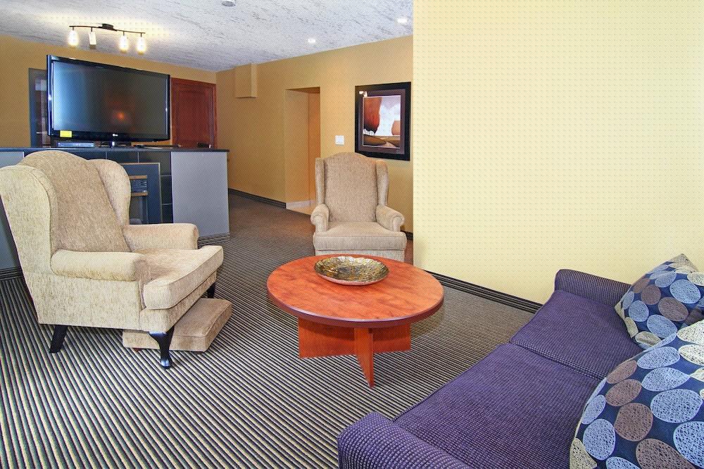Holiday Inn Express Hotel & Suites Calgary 50/71