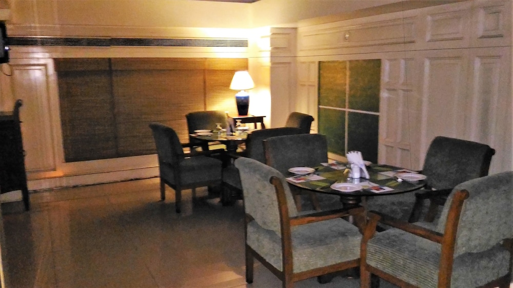 Hotel Taj Tristar 19/27