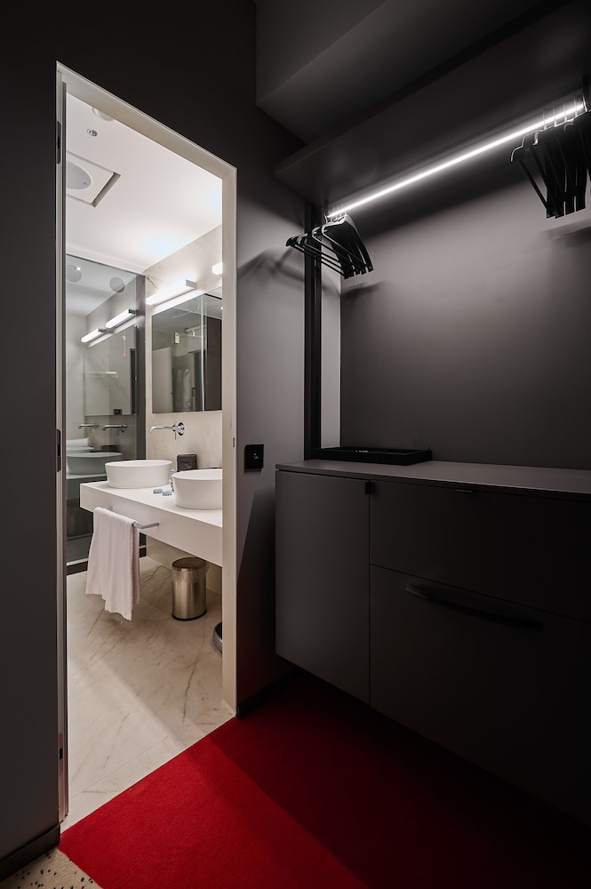 MyTALE Creative Academy Hotel 50/50