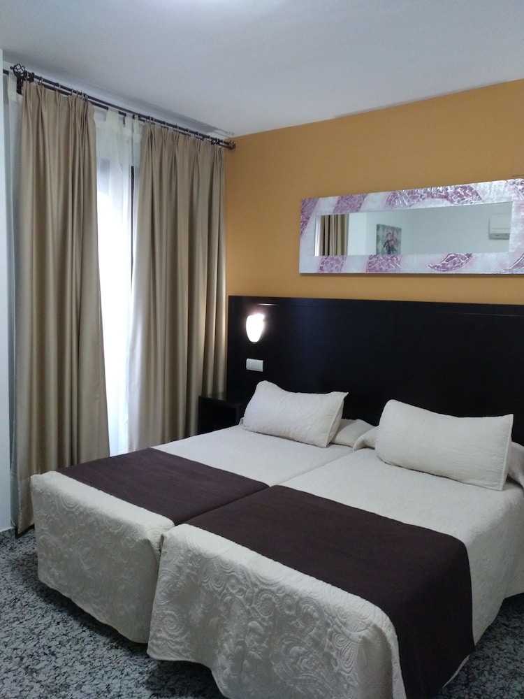 STANDARD, DOUBLE OR TWIN BED