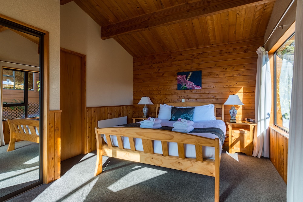 KIMI ORA ECO RESORT 18/70