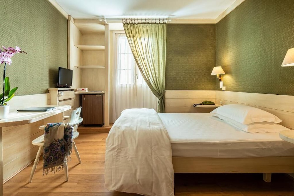 PARC HOTEL VICTORIA CORTINA 26/58
