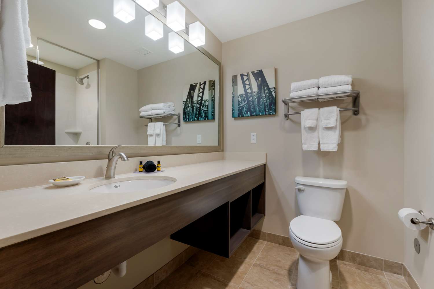 غرفة بسريرين كوين، Best Western Plus Centralia Hotel & Suites 6/8