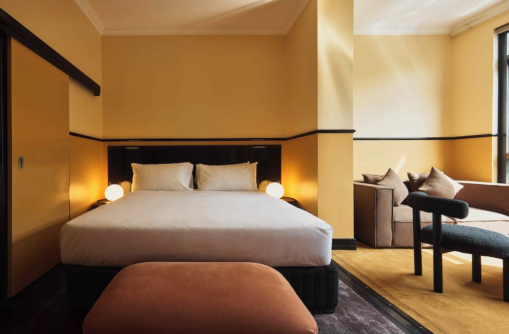 DIPLOMAT, EXECUTIVE, KING BED