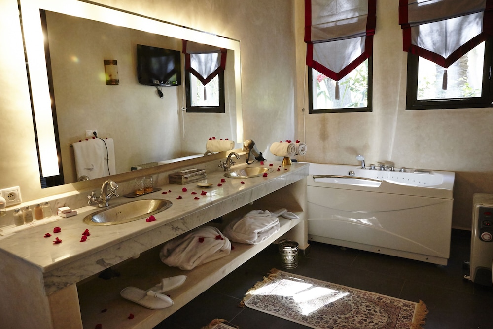 Rhoul Palace And Spa 52/68