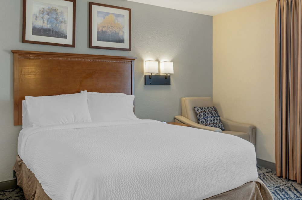 Candlewood Suites Indianapolis East 19/52