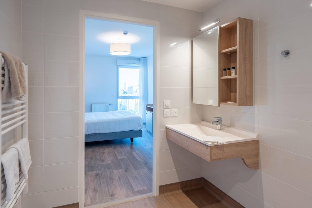 Quality Aparthotel Choisy Orly Airport 32/35
