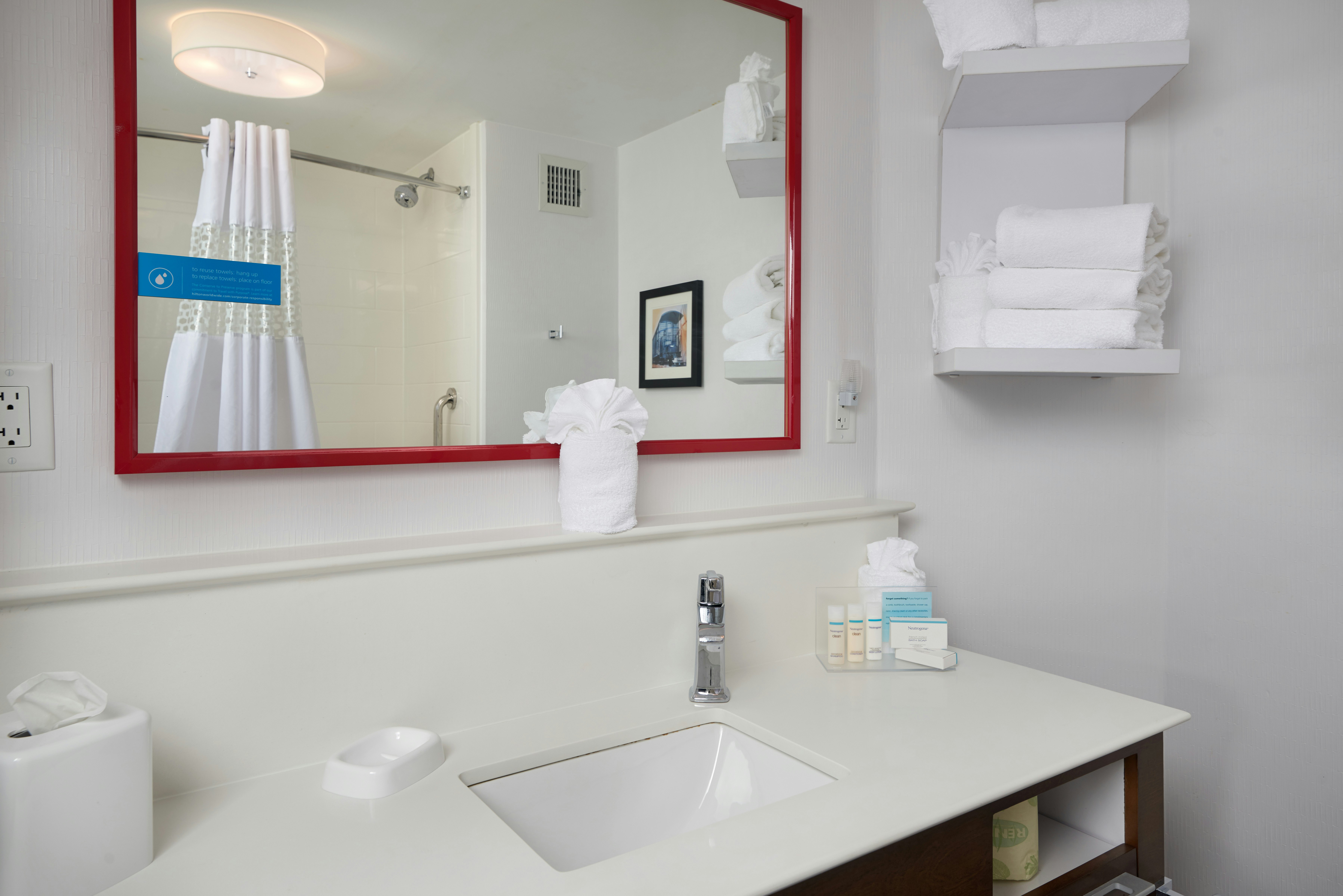 غرفة بسريرين كوين لذوي الإعاقة، Hampton Inn Hanover 2/2