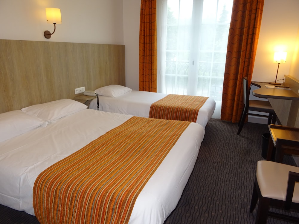 BRIT HOTEL LA CROIX BLANCHE 18/60