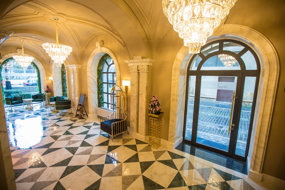 Promenade Hotel 23/50