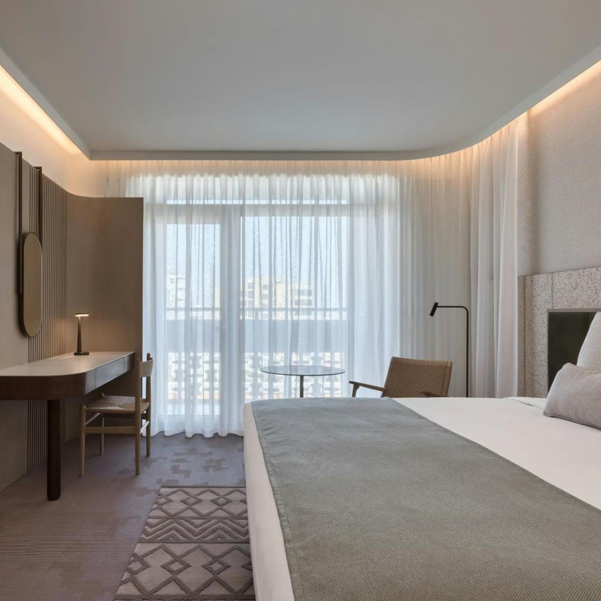 Guest Room, Comfort, King Bed, Pool Side, Balcony