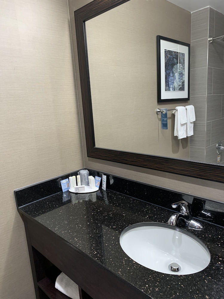 Hotel Fairfield Inn And Suites By Marriott New York Staten Island 58/59
