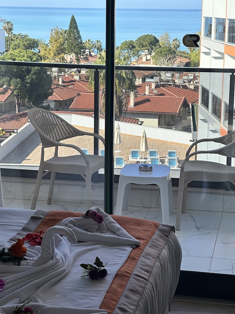 Side Golden Rock Hotel 16 plus Adults Only 24/36