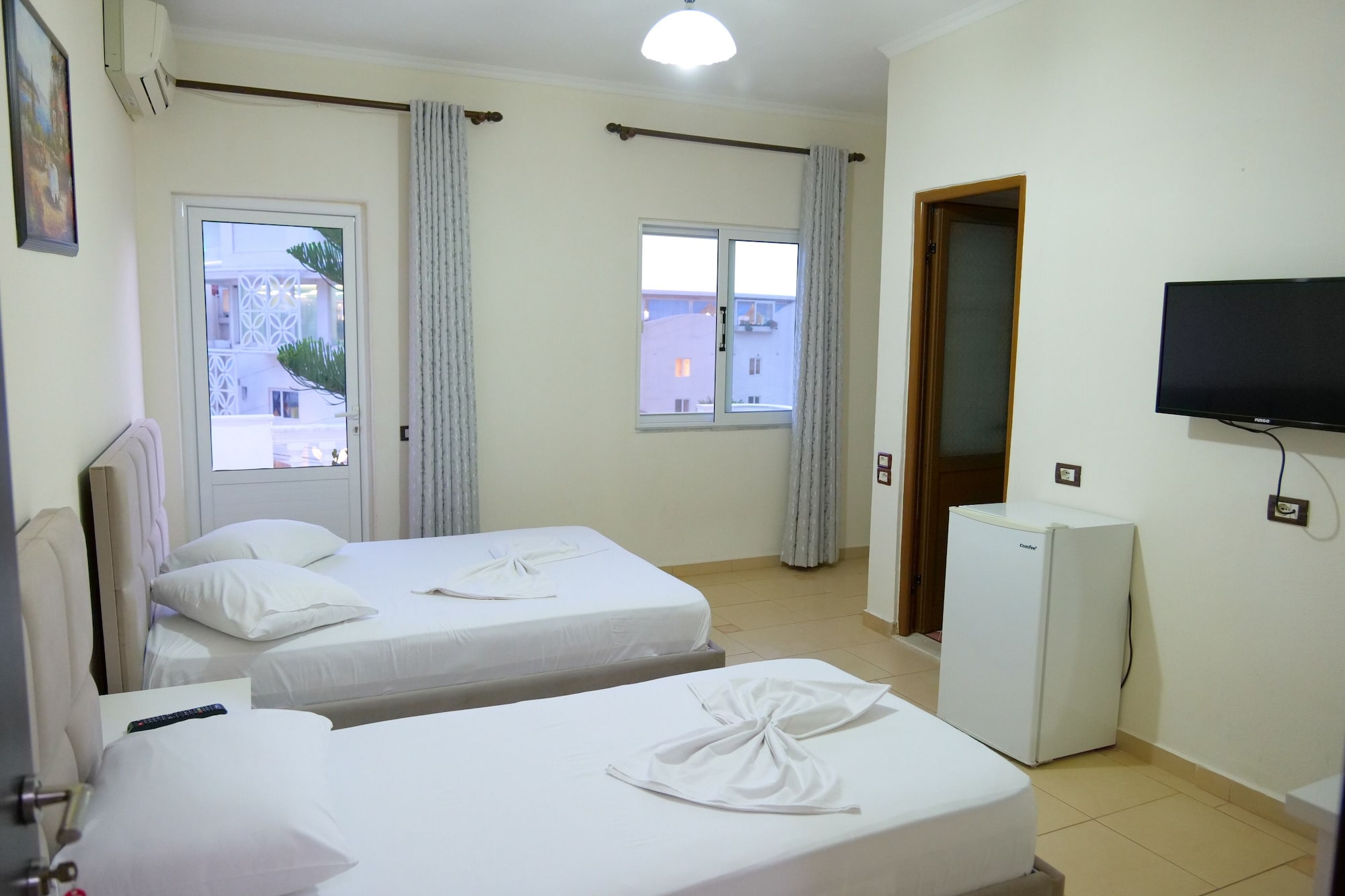 ROOM, TRIPLE, BALCONY
