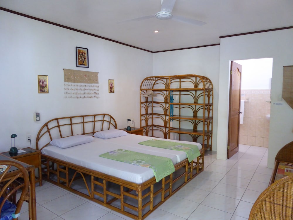 Marcosas Cottages Resort 34/68