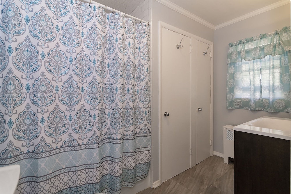 Apartment, Quadruple, 2 Futon Beds, Queen Bed, The Inn at Ocean Grove 2/2