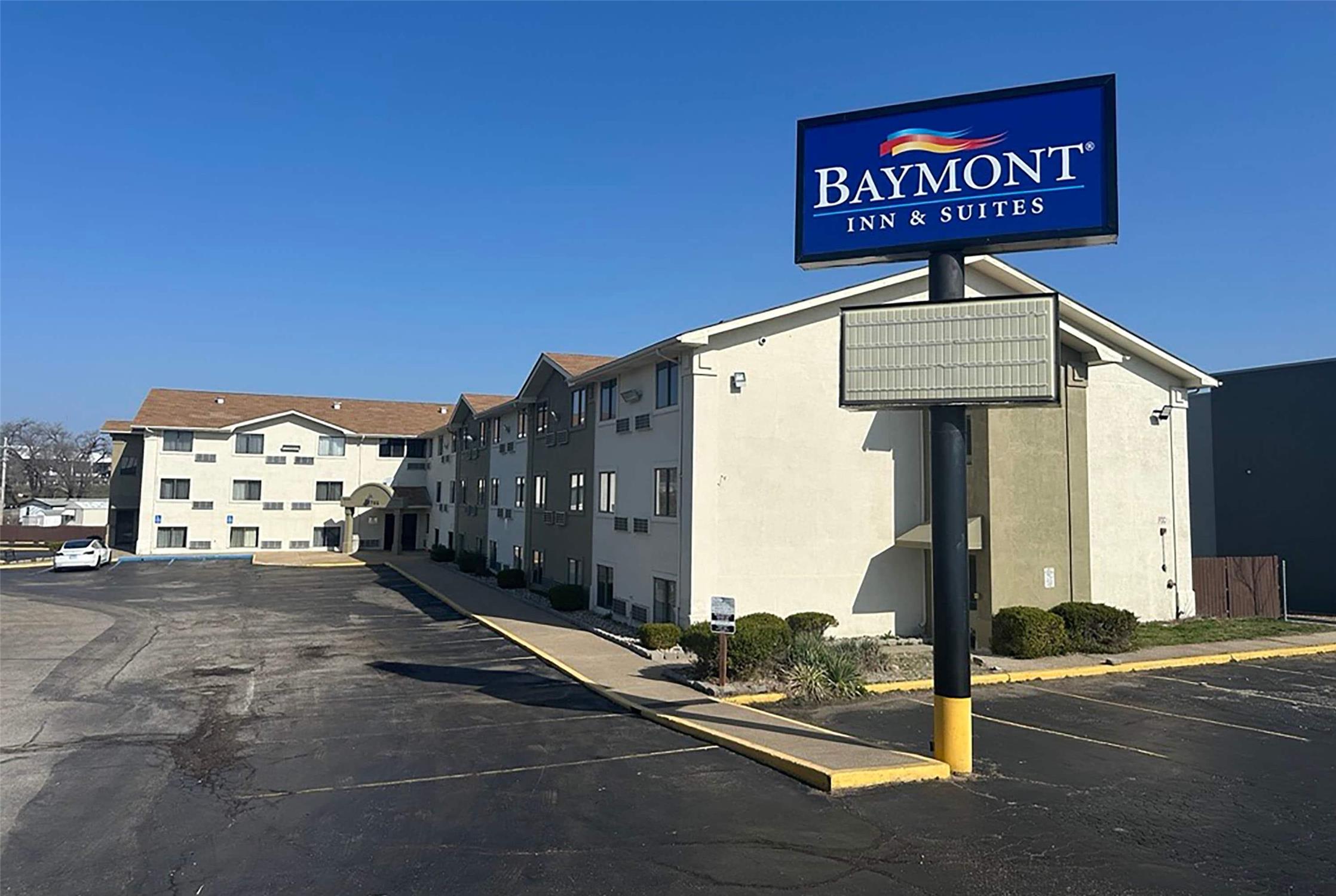 Baymont by Wyndham Bridgeton St Louis 7/8