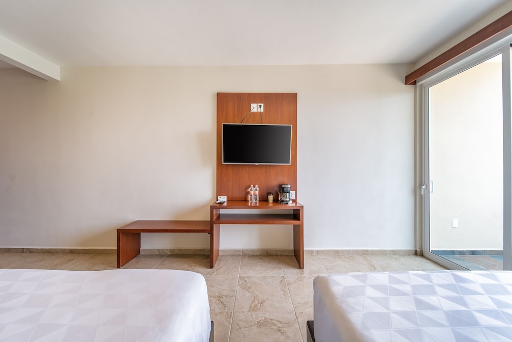 Standard, 2 Queen Beds, Villas Coral Huatulco 3/4