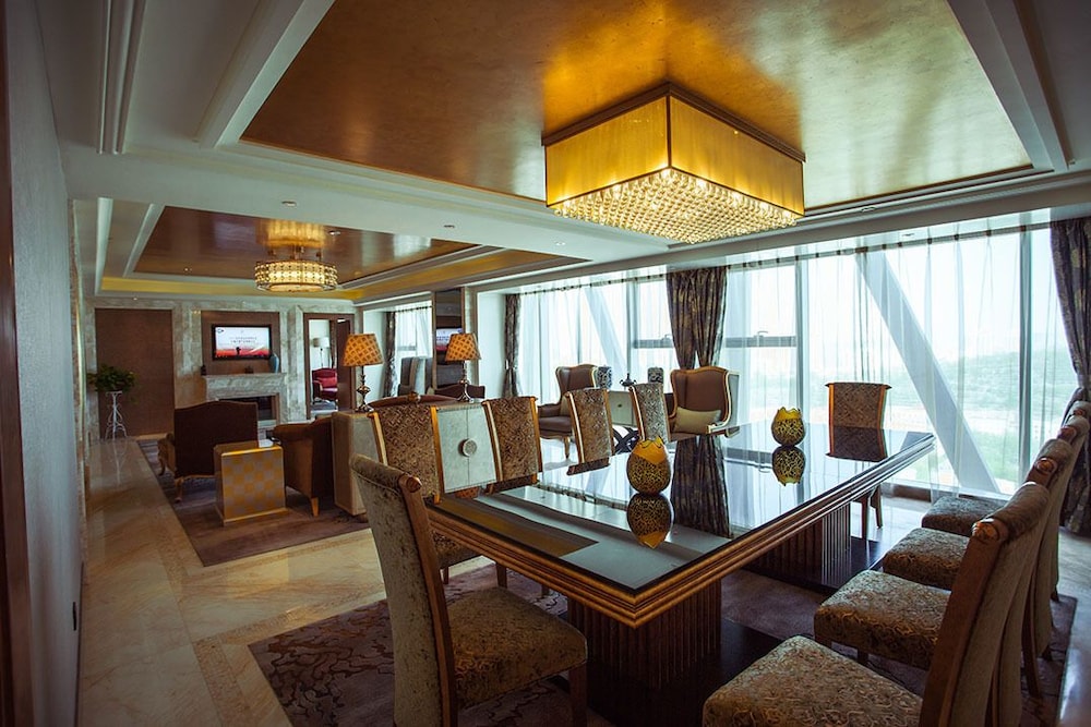 Universal Hotel Urumqi 20/33