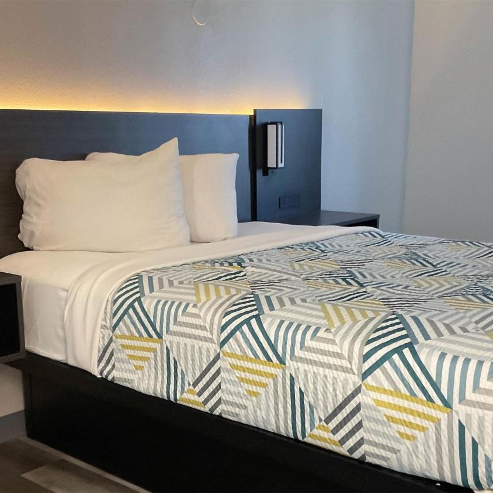 1 Queen Bed - ADA/RI Shower/Non-Smoking