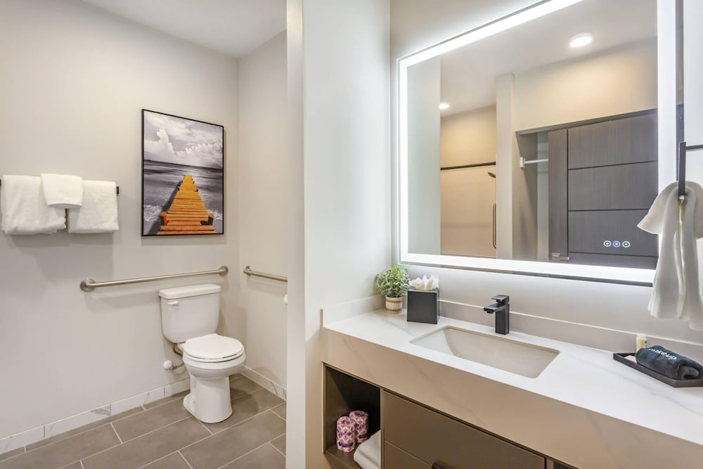 The Valor, Ascend Hotel Collection 54/55