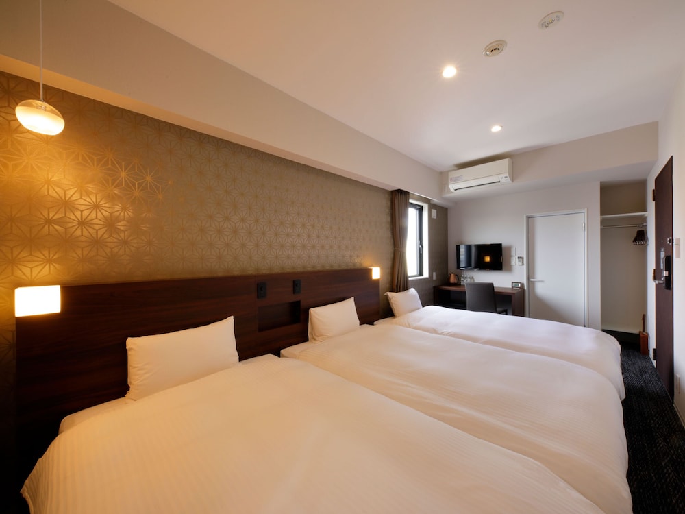 ROOM, TRIPLE