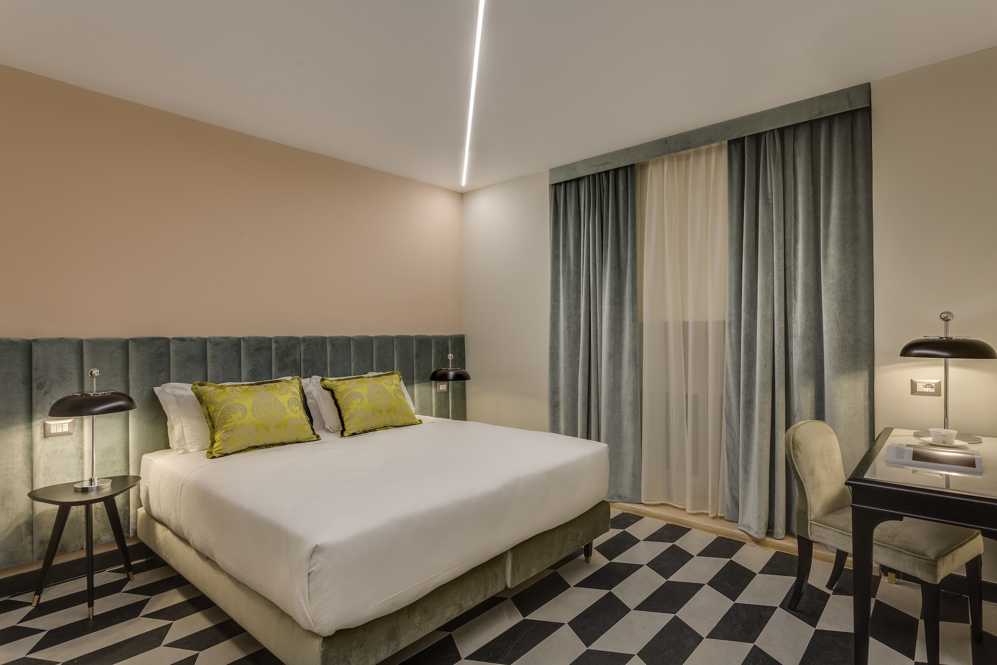 ECONOMY, DOUBLE OR TWIN BED