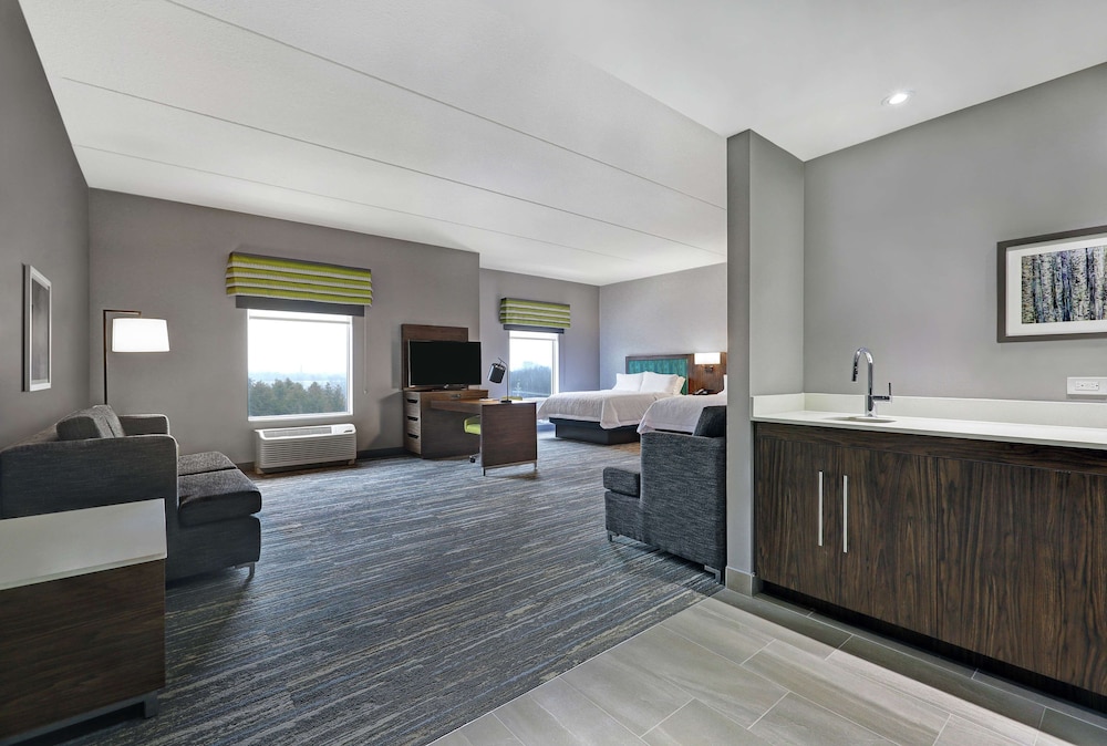 Hampton Inn Peterborough 10/40