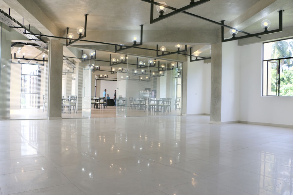 Saninro Residences & Food Court 33/50