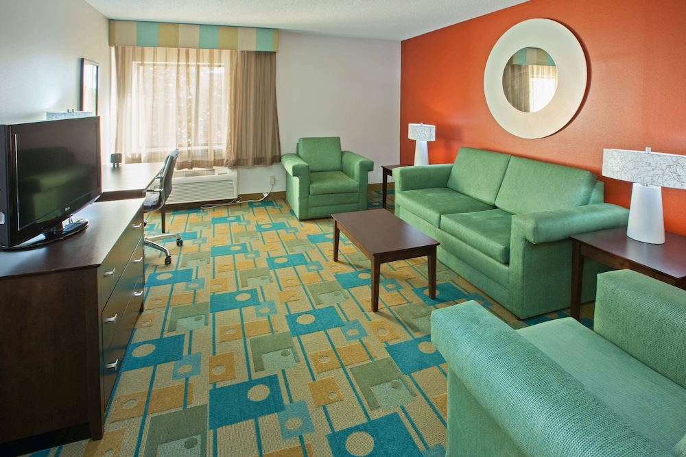 La Quinta Inn & Suites by Wyndham Nashville Airport 41/63