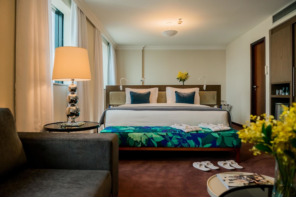 EXECUTIVE, SUITE, KING BED