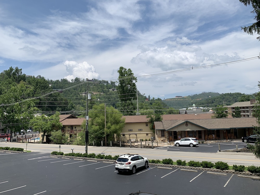 Olde Gatlinburg Rentals 46/50