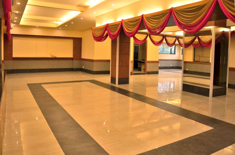 Max Hotel Prayagraj 10/48