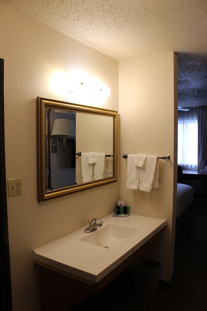 GuestHouse Inn and Suites Cheyenne 28/28