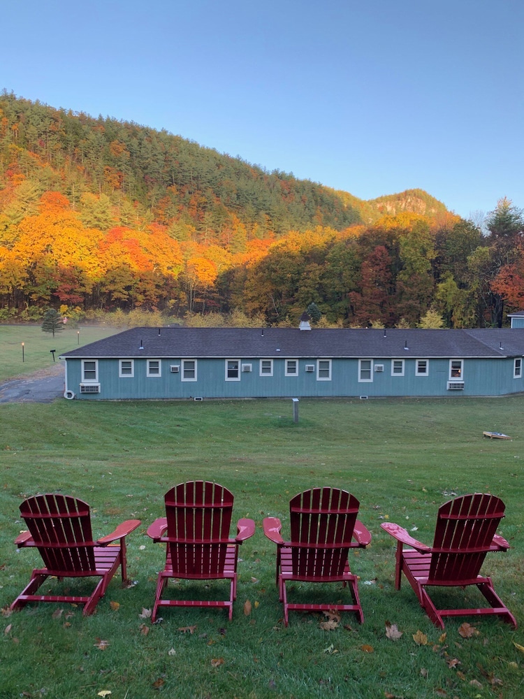 The Briarcliff Motel 53/58