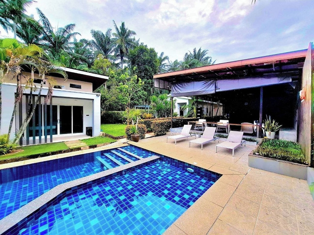 The Fong Krabi Resort 64/73